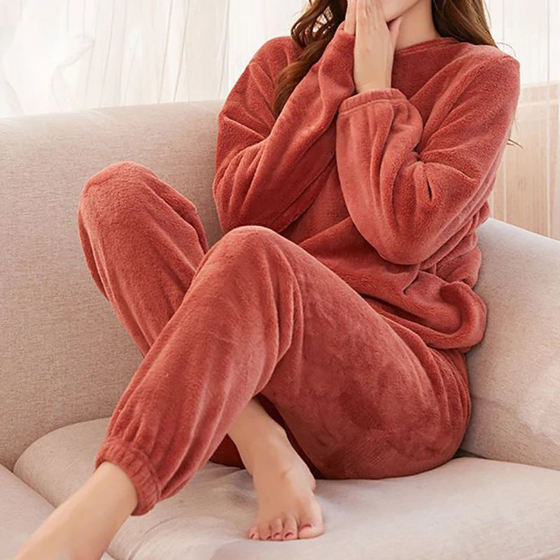 Winter Velvet Pajamas – Soft & Stretchy