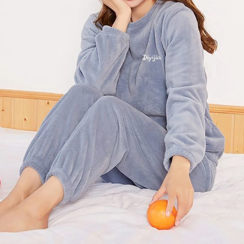 Winter Velvet Pajamas – Soft & Stretchy